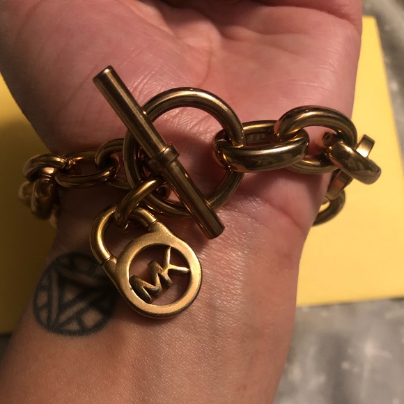 Gold Michael Kors bracelet - Picture 1 of 3